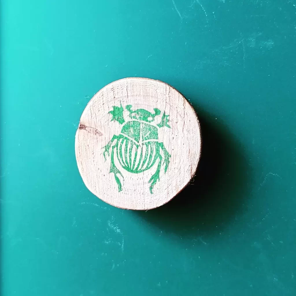 栗谷さと子　ハンドメイド雑貨　木のマグネット　Kuriya Satoko コガネムシ　ダイコクコガネ