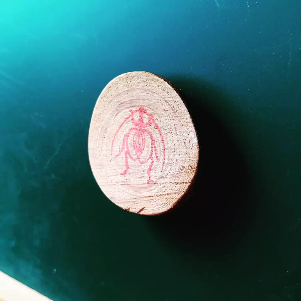 栗谷さと子　ハンドメイド雑貨　木のマグネット　Kuriya Satoko バイオリンムシ