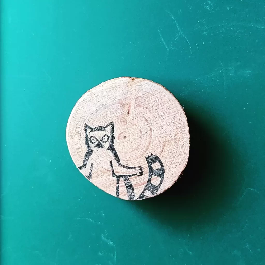 栗谷さと子　ハンドメイド雑貨　木のマグネット　Kuriya Satoko ワオキツネザル