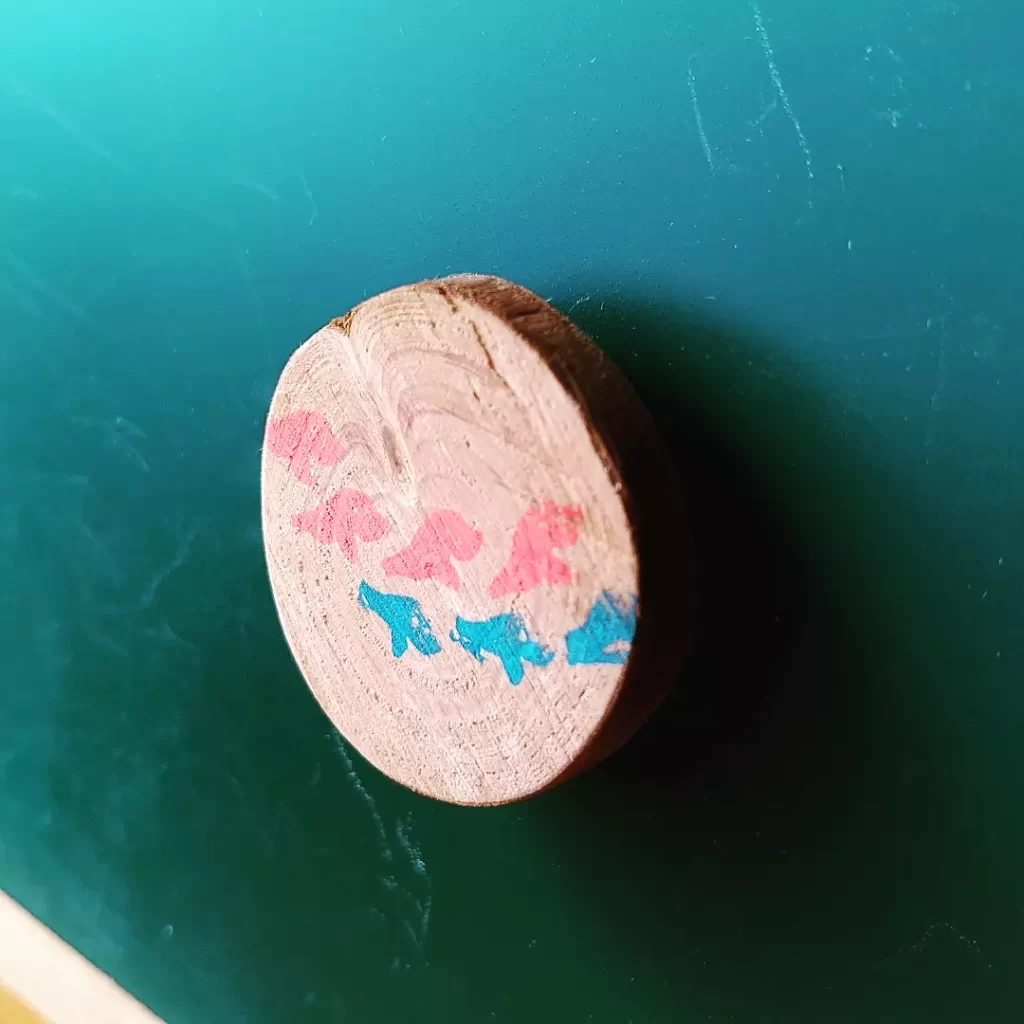 栗谷さと子　ハンドメイド雑貨　木のマグネット　Kuriya Satoko ウツボグサ